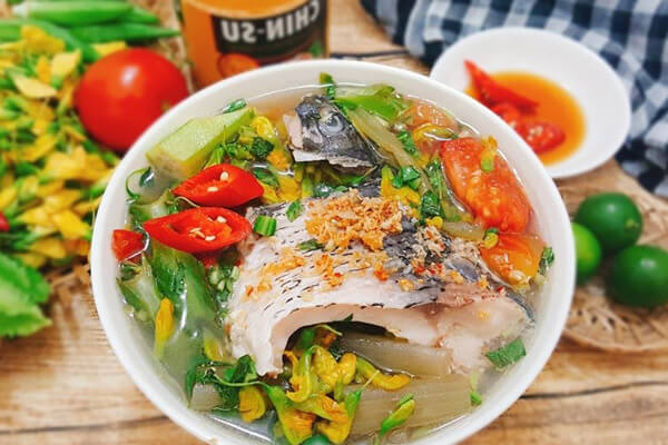Top 10 Vietnamese Dishes // Canh Chua